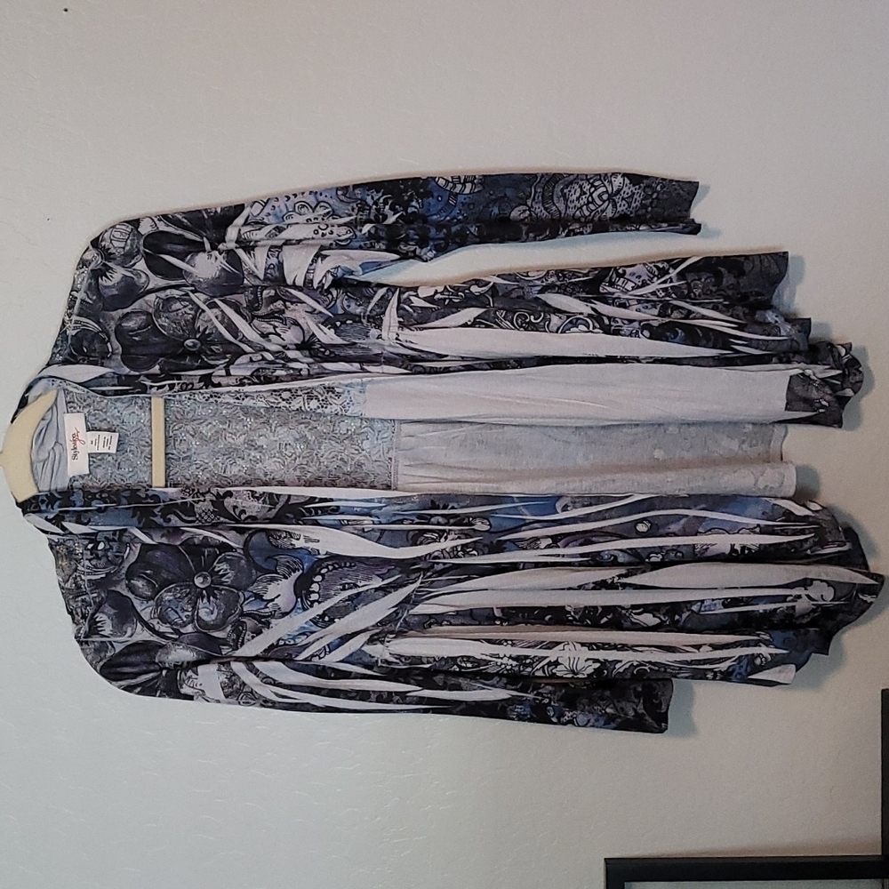 Floral Cardigan w/ Lace back M